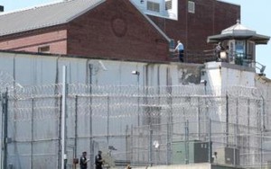 Vì đâu nhiều quản giáo mạo hiểm vướng vào cuộc tình với các phạm nhân